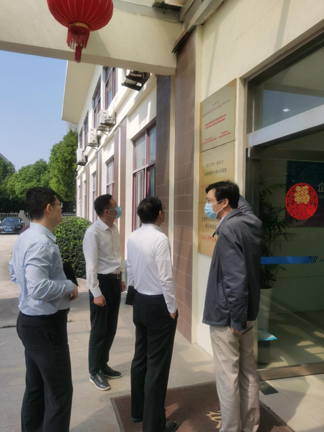 無(wú)錫市新區(qū)管委會(huì)副主任朱曉紅一行蒞臨我司走訪調(diào)研(圖1)